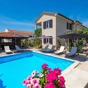 Bugenvila Appartement Brzac