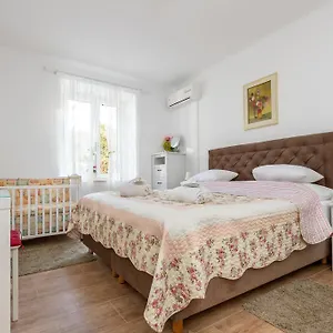 Guest house For All Seasons, Split